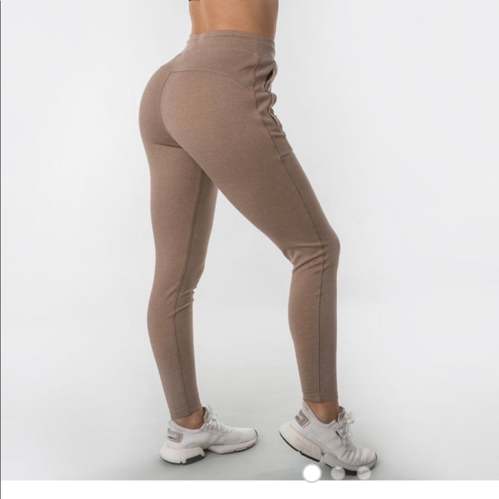 Alphalete women’s joggers tan small